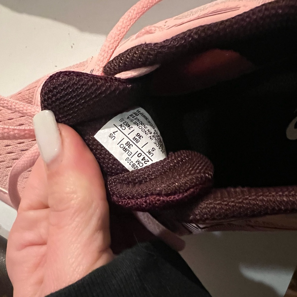 Brand new ASICS - Picture 4 of 6